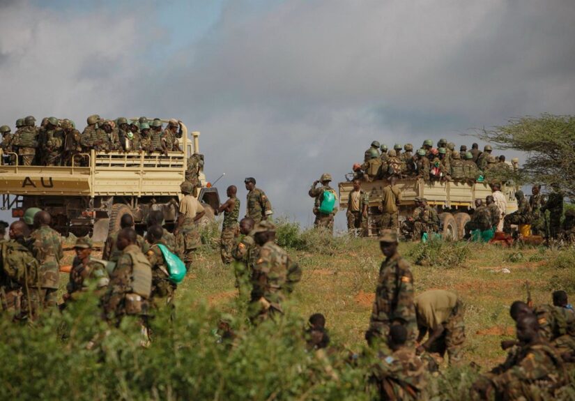 El jefe del Ejército ugandés anuncia que sus fuerzas dejarán Somalia en 2027 tras 20 años de lucha contra Al Shabaab