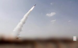 El puerto yemení de Moca suspende operaciones tras la última ola de bombardeos hutíes