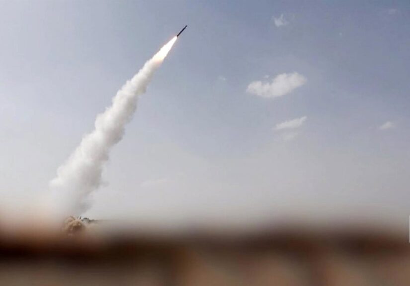 El puerto yemení de Moca suspende operaciones tras la última ola de bombardeos hutíes