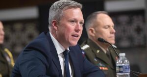El secretario del Ejército de EE.UU. presenta su dimisión en medio de las tensiones con Pete Hegseth