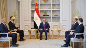 El yerno de Trump se reúne con el presidente de Egipto para intentar desbloquear el plan de paz para Gaza