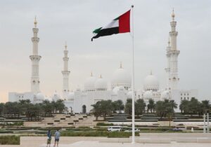 Emiratos suspende "toda" relación comercial con Irán tras un presunto ataque con misiles desde el país asiático