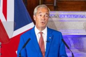 Farage propone enviar a los presos extranjeros de cárceles británicas a las de El Salvador para reducir costes