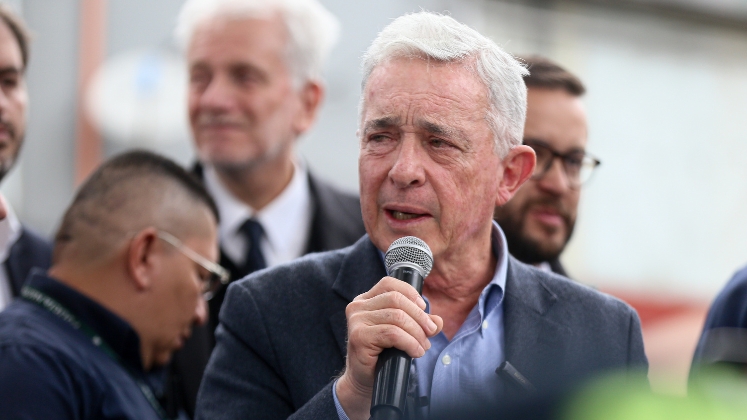 Fiscalía seguirá investigando a Álvaro Uribe por presuntos vínculos con las masacres de La Granja y El Aro