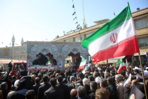 Irán advierte a sus vecinos regionales de que si actúan como "escudo" de EEUU "arderán en el fuego de la guerra"