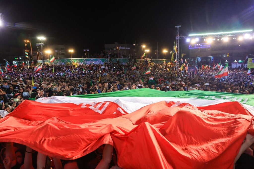 Irán advierte de que no saldrá "ni una gota" de petróleo del golfo Pérsico si EEUU mantiene su "guerra económica"