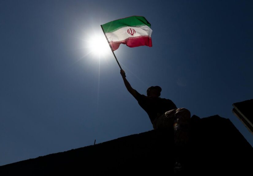 Irán amenaza con atacar intereses de países vecinos que respalde la ofensiva económica de EEUU