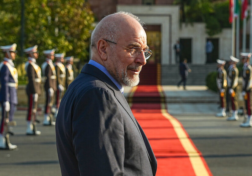 Irán asegura que EEUU busca una "salida digna" de la región