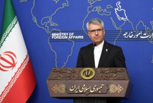 Irán ironiza con la guerra económica de EEUU y compara el anuncio con el "misión cumplida" de Bush en Irak