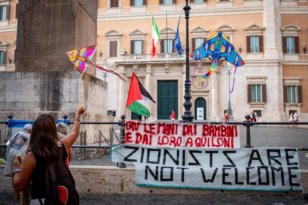 Israel advierte de que cualquier cometa o globo que sobrevuele Gaza será considerado un "acto terrorista"