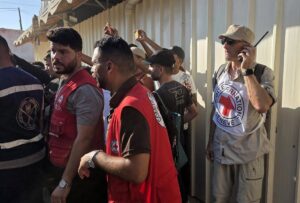 Israel deja en libertad a 37 presos palestinos bajo la supervisión del CICR