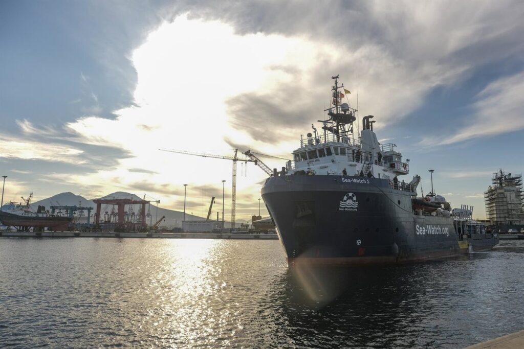 Italia inmoviliza durante 45 días al 'Sea Watch 5' e impone una multa a la ONG de ayuda a migrantes