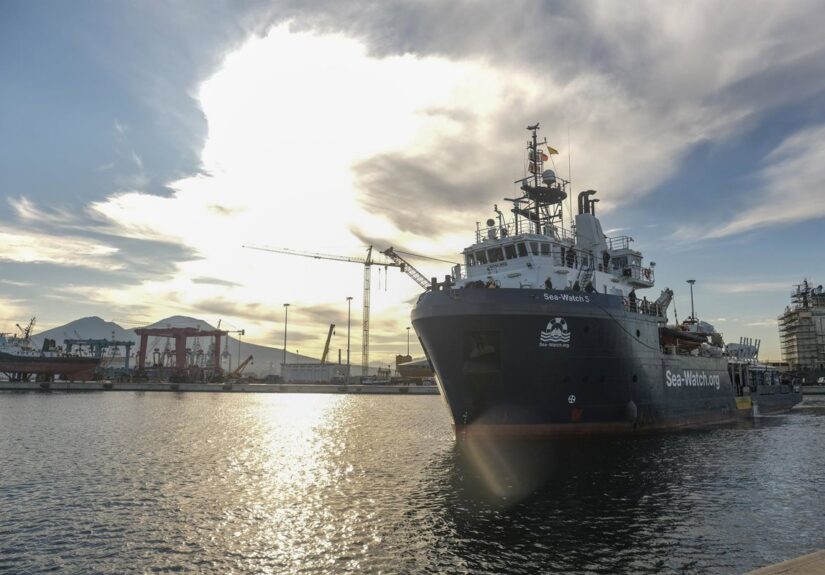 Italia inmoviliza durante 45 días al 'Sea Watch 5' e impone una multa a la ONG de ayuda a migrantes