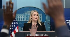 Karoline Leavitt abandona el puesto de jefa de prensa de la Casa Blanca
