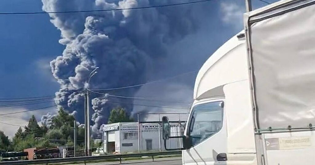 Kiev ataca al 'Amazon ruso' después de que Moscú quemara ocho millones de libros en territorio ucraniano