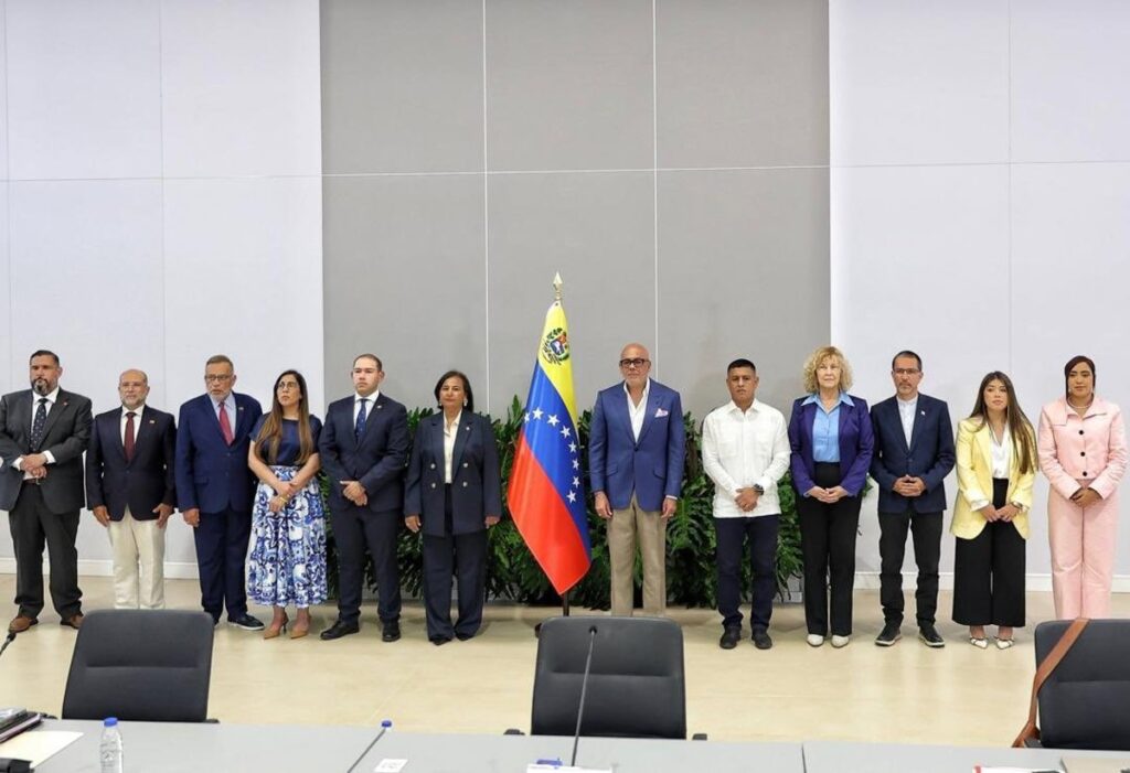 La Asamblea Nacional de Venezuela y representantes de la oposición arrancan el primer ciclo de diálogo
