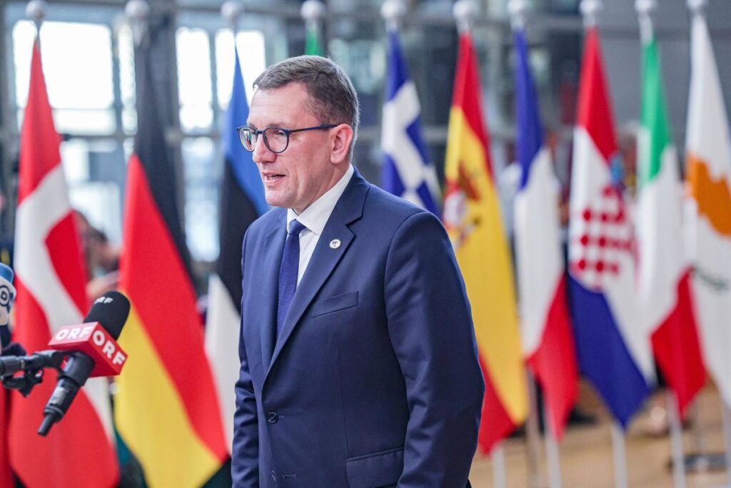 La coalición gobernante de Estonia pierde su mayoría tras la salida de dos diputados