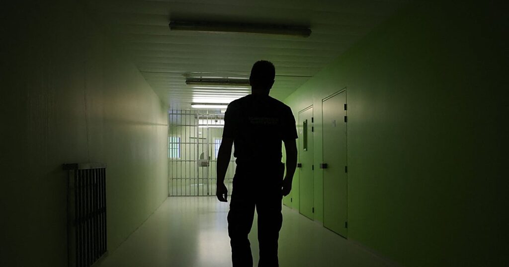 La cuestionada mano dura en las prisiones francesas para narcos