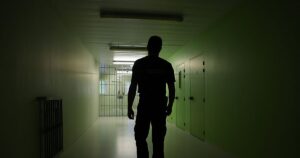 La cuestionada mano dura en las prisiones francesas para narcos