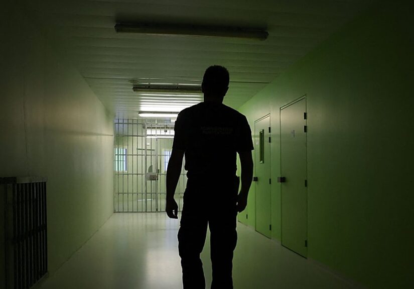 La cuestionada mano dura en las prisiones francesas para narcos