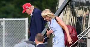 La insinuación de un senador demócrata sobre Trump y su asesora desata una tormenta