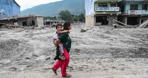 La riada del Himalaya deja 93.000 afectados y comunidades enteras aisladas entre las montañas