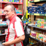 La tienda de barrio continúa como el termómetro del consumo esencial en Colombia
