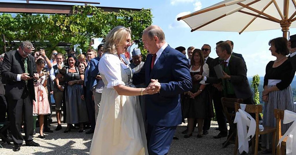 La vida de lujo en Rusia de la exministra austriaca de Exteriores
