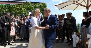La vida de lujo en Rusia de la exministra austriaca de Exteriores