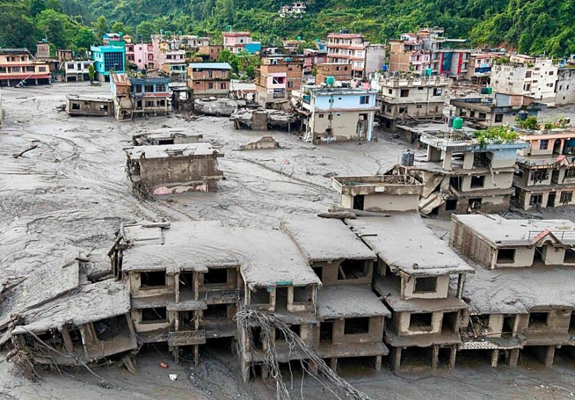 Las víctimas de la catástrofe de Nepal aumentan a 165 muertos y casi 1.500 desaparecidos