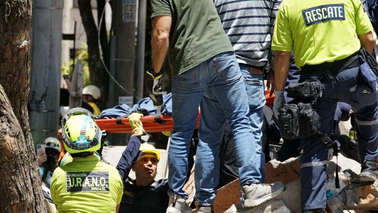 Llegada de equipo de rescate de Israel a Colombia desata críticas de congresistas de oposición