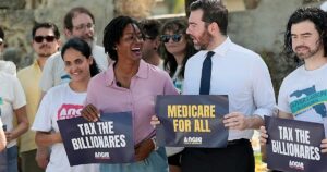 Los demócratas de Florida, el estado 'anticomunista', eligen a una socialista en las primarias al Senado