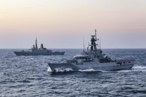 Los hutíes impiden el paso de casi medio centenar de petroleros saudíes por Bab al Mandeb en un mes de bloqueo
