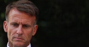 Macron enfila su último curso en el Elíseo tras su verano más difícil