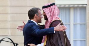 Macron y el Príncipe heredero Bin Salman debaten en París rutas alternativas al estrecho de Ormuz