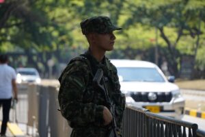 Muere un oficial de la Policía colombiana en un ataque con explosivos en el norte del país