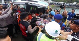 Muere una mujer en el incendio de un ferri en Bali con más de 170 personas a bordo