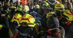 Muere una mujer que había sido rescatada con vida tras 36 horas bajo escombros en Colombia