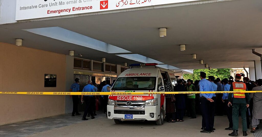 Mueren al menos 14 niños en un incendio en un hospital de Islamabad (Pakistán)