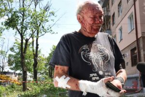 Mueren tres personas y decenas resultan heridas tras nuevos ataques nocturnos de Rusia sobre Ucrania