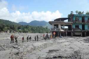 Nepal anuncia el rescate de uno de los tres españoles desaparecidos tras la fuerte riada