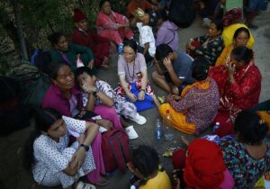 Nepal asume la tragedia mientras se buscan supervivientes en el lodo: «Es un cementerio gigantesco»