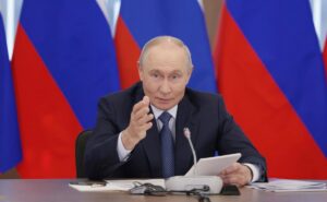 Putin advierte con tomar "medidas recíprocas" si los buques rusos son objetivo de la "piratería" de Occidente