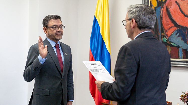 Richard Caicedo asume como nuevo presidente del Icetex