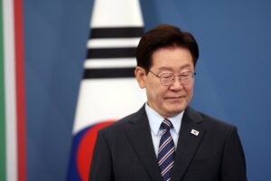 Seúl incide en recuperar el mando operativo total de sus FFAA tras recordar Trump la "buena relación" con Kim