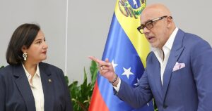 Sin luz ni taquígrafos en la primera reunión entre el chavismo y la oposición de Venezuela