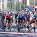 Tadej Pogacar sufrió una fuerte caída y abandonó La Vuelta a España; Bryan Coquard ganó la octava etapa