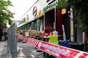 Tailandia eleva a 41 el balance de muertos por el incendio desatado en un pub de Bangkok a mediados de julio