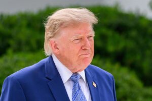 Trump asegura que "Irán está colapsando por completo" antes del inicio de su "ofensiva financiera"