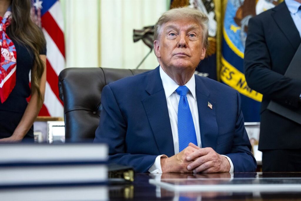 Trump asegura que "muy pronto" declarará el estrecho de Ormuz territorio de EEUU
